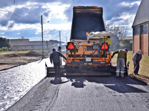 Obras de asfalto em sete bairros