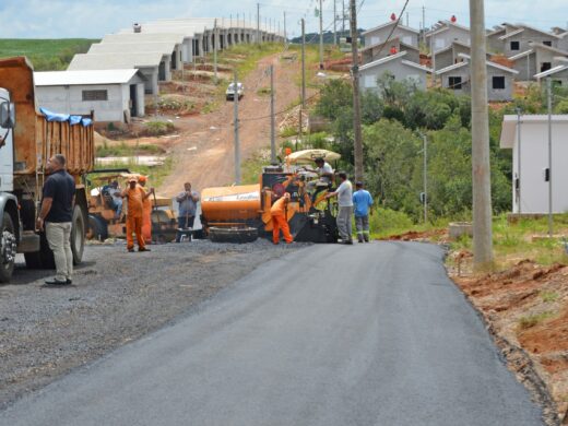 Prefeito em exercício visita obras em andamento
