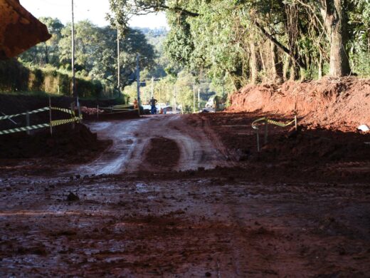 Obra de asfalto no Tupinambá recebe canalização