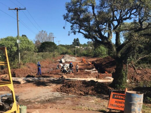 Prefeitura realiza asfalto na Vila Berthier