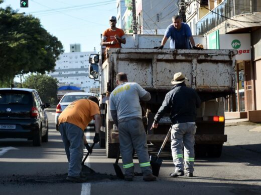 Prefeitura recupera vias e tubulações