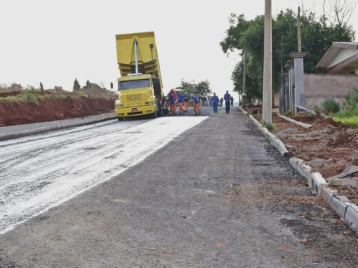 Prefeitura concluindo obra de asfalto na Berthier
