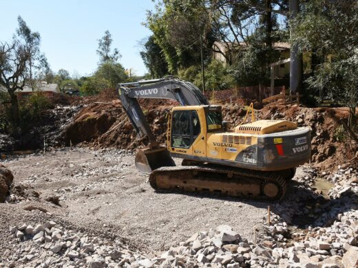 Prefeitura está construindo ponte na Vila Ricci