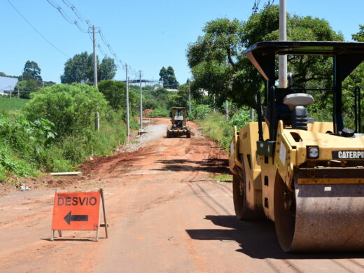 Prefeitura com obras de asfalto na Vila Berthier