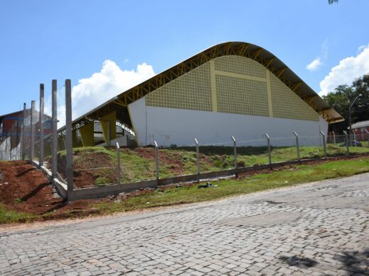 Cercamento da quadra da Vila Jardim