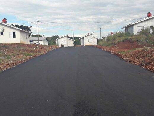 Concluída pavimentação que beneficia famílias