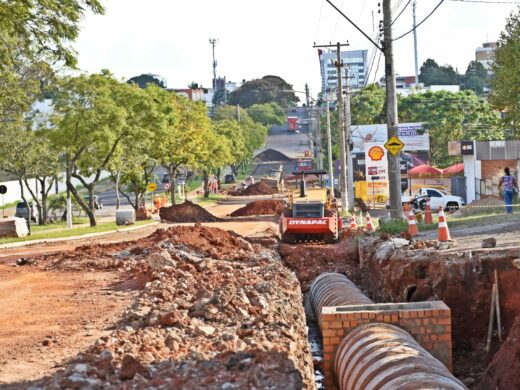 Prosseguem serviços de canalização na av. Brasil