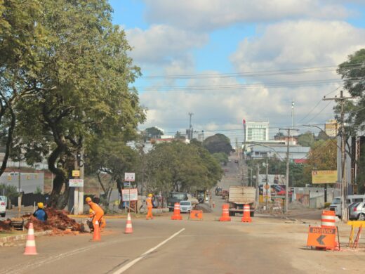 Obras da Avenida Brasil seguem com serviços