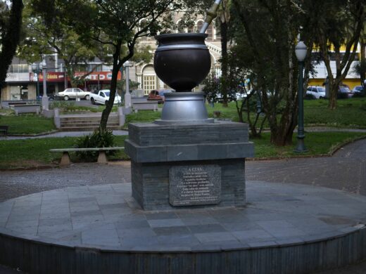 ﻿Obras: Praça Marechal Floriano terá piso novo