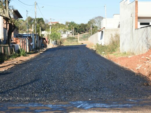 Bairros: mais ruas recebem asfalto