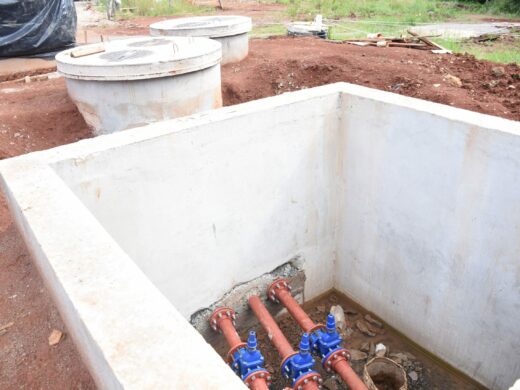 Instalação de bomba de esgoto no Loteamento Canaã