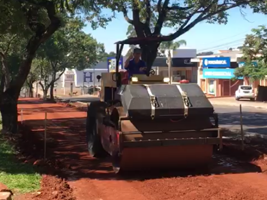 Mais um trecho da avenida Brasil recebe asfalto