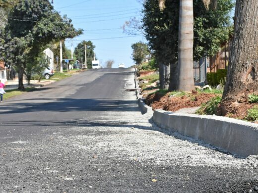 Obra de alargamento da rua Alceu Laus no final