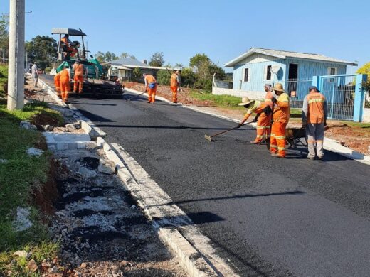 Prefeitura realiza obras de pavimentação