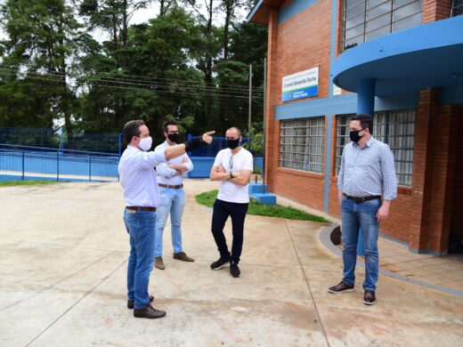 Prefeito acompanha andamento de obras