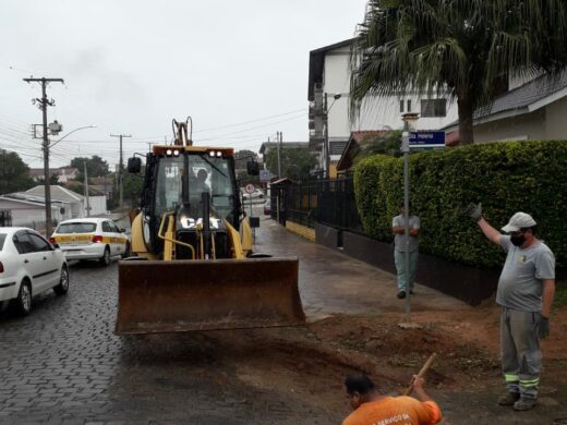 Rua Minas Gerais recebe reforço na drenagem