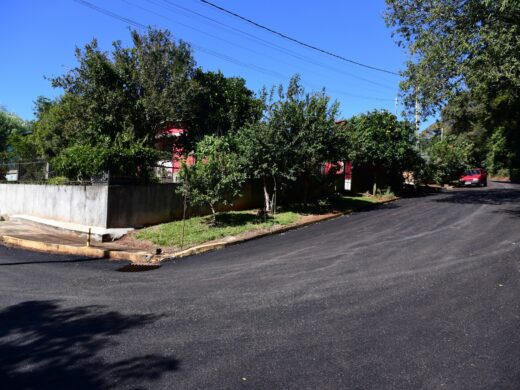 Rua João Rocha é asfaltada