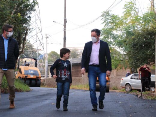 Mais uma rua asfaltada