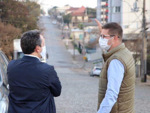 Prefeito anuncia asfalto na rua Livramento