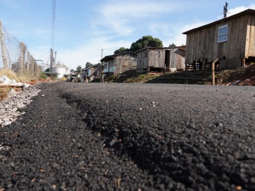 Mais uma rua com asfalto