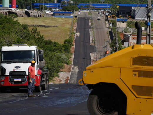 Prefeitura conclui etapa de asfaltamento no distrito Industrial do Valinhos