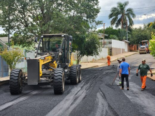 <strong>Minha Rua com Asfalto: Prefeitura realiza obras nos bairros Menino Deus e Altos das Figueiras</strong>