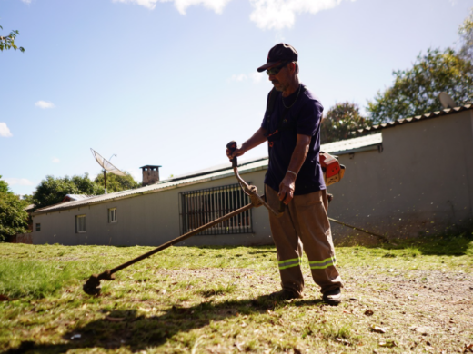 Prefeitura inicia a semana com ações de limpeza e obras urbanas