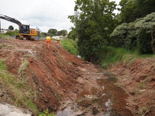 Prefeitura inicia obra histórica de contenção da sanga no Loteamento Costa Verde