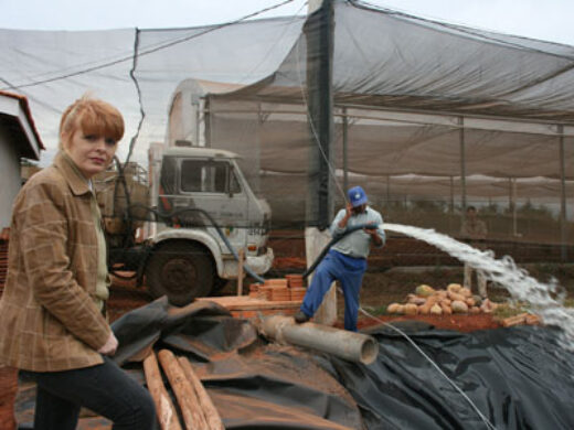 Estiagem:Prefeitura já levou 60 mil litros de água ao interior