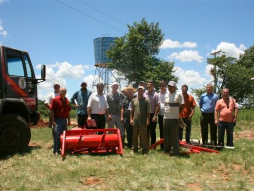 Distrito de Bom Recreio recebe Rede de água e maquinário agrícola