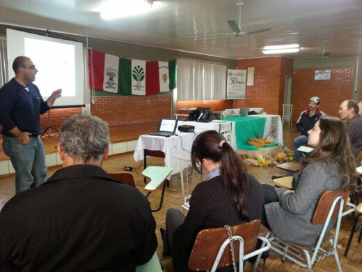 Seminário debate hortifriticultura em Passo Fundo