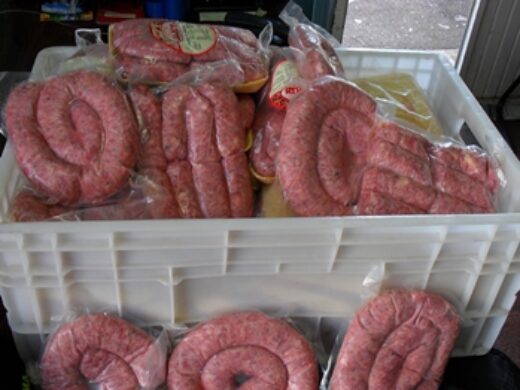 Inspeção Municipal apreende embutidos e doa à Semcas