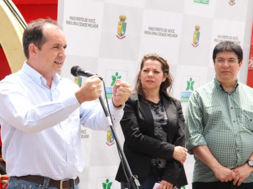 Prefeitura entrega maquinário agrícola para o interior