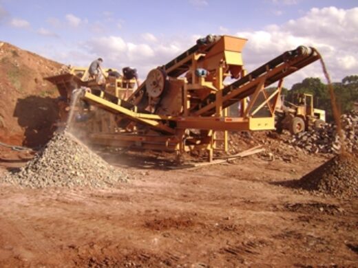 Britador móvel é o principal equipamento para a melhoria das estradas do interio