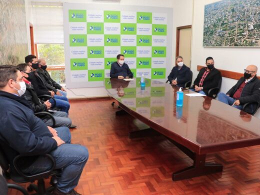 Prefeito dá posse aos novos subprefeitos