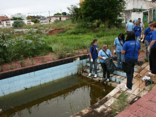 Prefeitura faz mutirão de limpeza no estádio Volmar Salton
