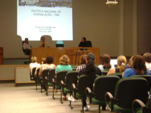 Saúde qualifica atendimento