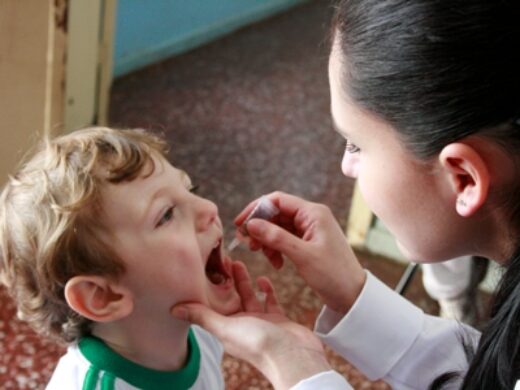 Campanha contra a Poliomielite atinge 80% da meta no primeiro dia de vacinação