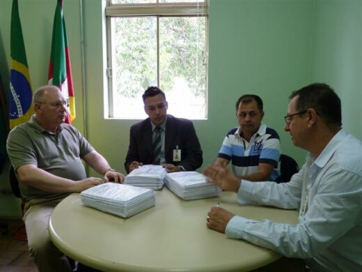 Projeto da UPA é entregue à Coordenadoria Regional de Saúde