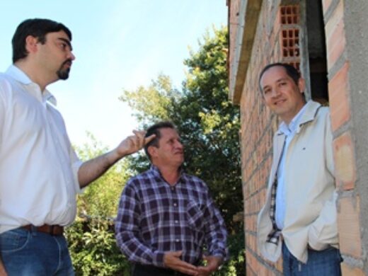 Obras de novas Unidades Básicas de Saúde são vistoriadas pelo prefeito