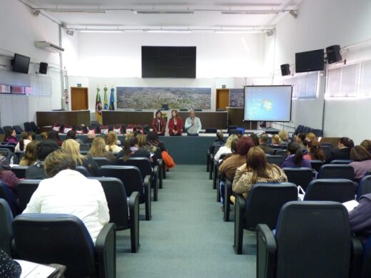 Secretaria de Educação realiza Colóquio Municipal de Educação