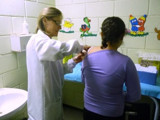 Segunda etapa da vacinação contra o HPV segue nas escolas de Passo Fundo