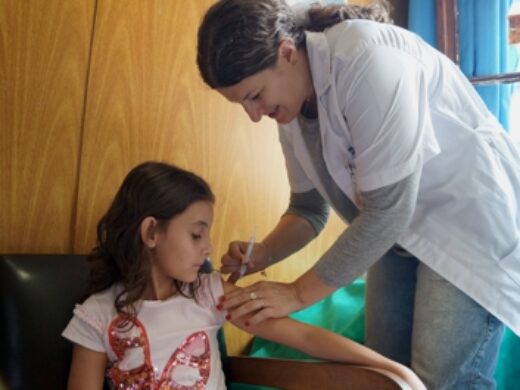 Mais de 600 meninas já foram vacinadas contra o HPV em Passo Fundo