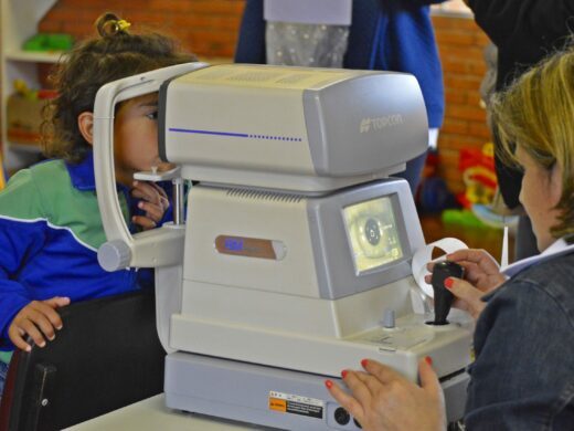 Olhar de Criança atende comunidade escolar