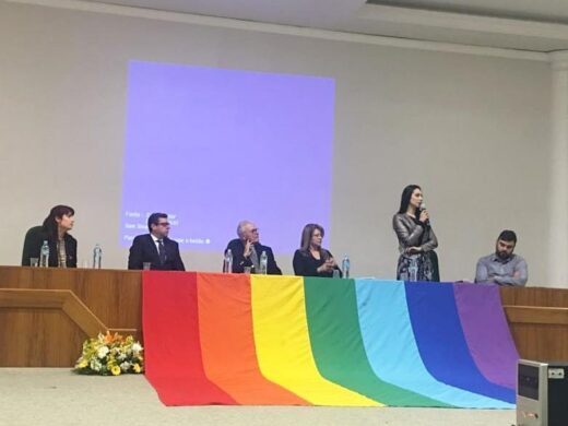 Identidade de gênero é tema de debate