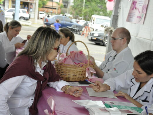 ﻿Feira de Saúde orienta sobre prevenção ao câncer