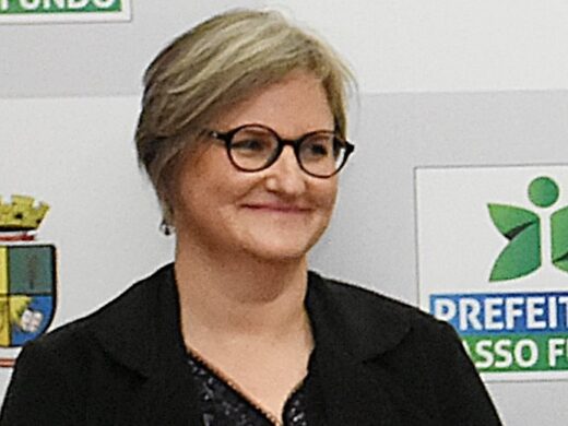 Nova secretária de Saúde toma posse