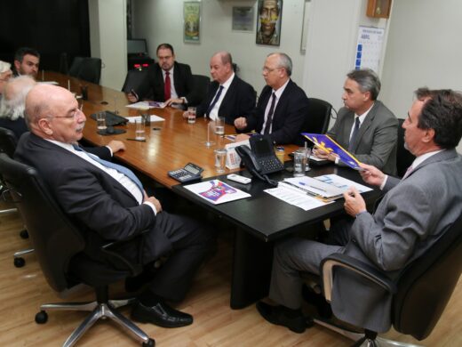 Comitiva mostra plano de ação da emergência do HC