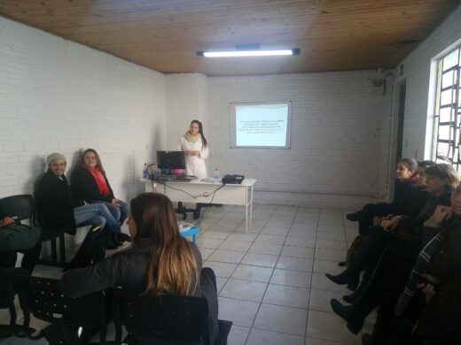 Equipe do Criança Feliz realiza debate