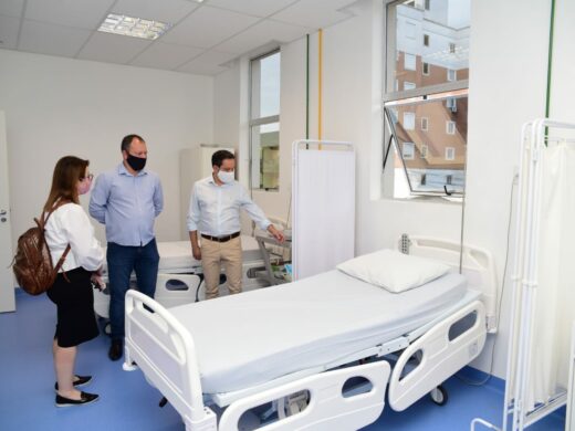 Prefeito confere obras do Hospital Municipal